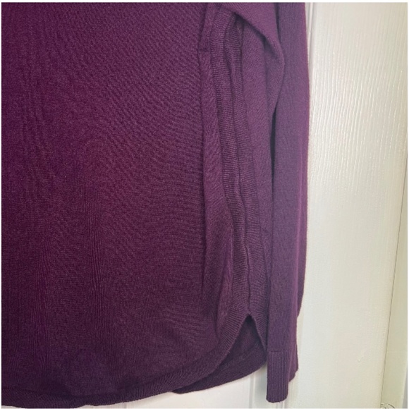Express V-Neck Oversized Sweater | Purple long sleeve lightweight | XS - Picture 4 of 4